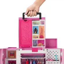 Mattel Barbie hordozható öltözőszoba ruhákkal és babával (csomagolássérült)
