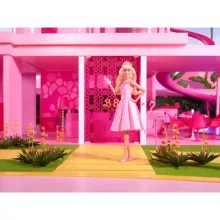 Mattel Barbie The Movie Margot Robbie kockás ruhában
