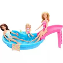 Mattel Barbie baba csúszdás medencével