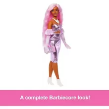 Mattel Barbie Deluxe Style baba fényes rózsaszín ruhában