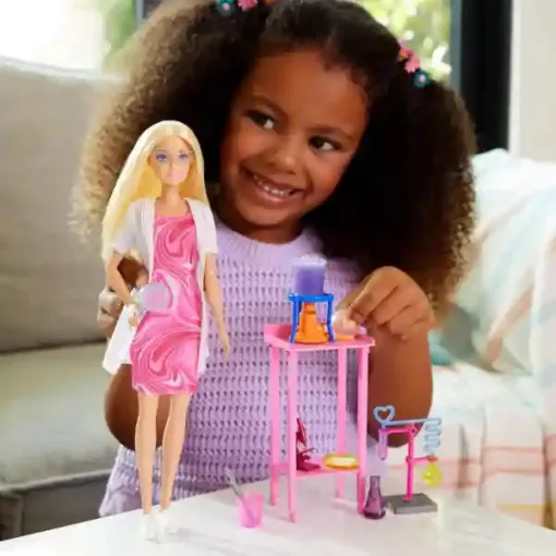 Mattel Barbie laboratórium játékszett tudós babával