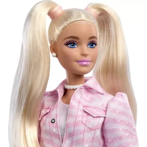 Mattel Barbie Deluxe Style baba csíkos mintás rózsaszín farmerruhában