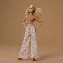 Mattel Barbie Basics Signature Model Collector divatbaba 07 arany mintás fehér nadrágban