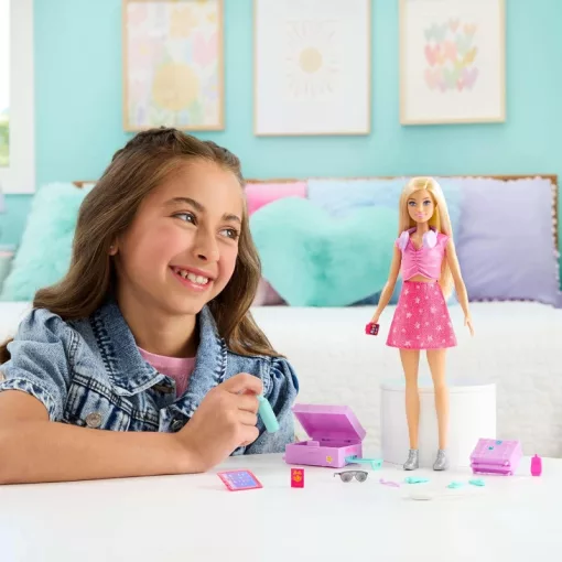 Mattel Barbie Family & Friends utazó Malibu baba kiegészítőkkel