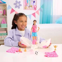 Mattel Barbie Team Roll & Reveal focista baba focilabdában