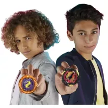Hasbro Beyblade Burst QuadStrike harci aréna 2db pörgettyűvel és kilövővel