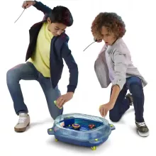 Hasbro Beyblade Burst QuadStrike harci aréna 2db pörgettyűvel és kilövővel