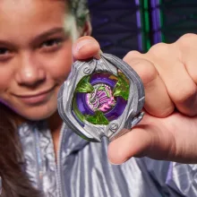 Hasbro Beyblade X Victory Grip kilövő Saber Samurai 2-70L pörgettyűvel