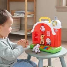 Big Steps zenélő farmház állatfigurákkal és zongorával