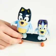 Bluey - Gördeszkázás Bluey és Csibész figurákkal