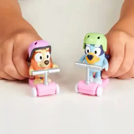 Bluey - Rollerezés Bluey és Bingo figurákkal