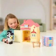 Bluey - Családi házikó meglepetés plüssfigurával