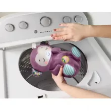 Mattel Fisher-Price - Interaktív szunyókáló lila plüss majom hanggal és mozgással