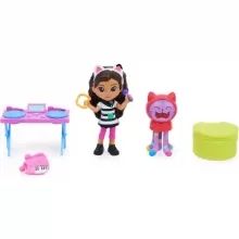 Gabi babaháza: Gabi karaoke party DJ Cicafa figurával