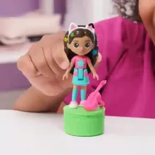 Gabi babaháza: Figuraszett