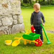 Játék talicska kerti szerszámokkal