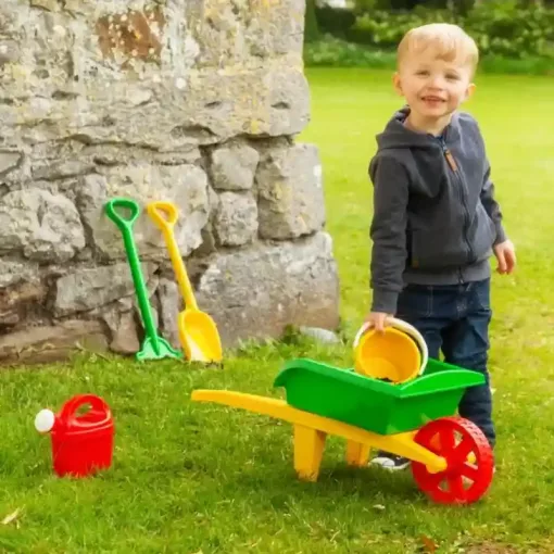 Játék talicska kerti szerszámokkal