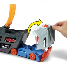 Mattel Hot Wheels hurokpálya ugratóval kamionon