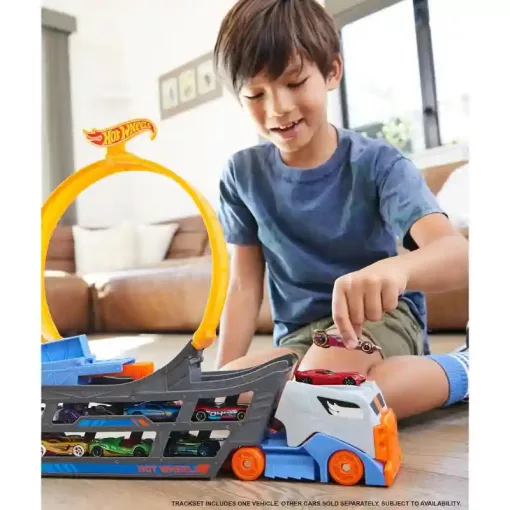 Mattel Hot Wheels hurokpálya ugratóval kamionon