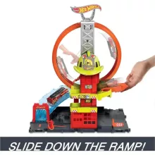 Mattel Hot Wheels tűzoltóság hurokkal és tűzoltóautóval játékkészlet
