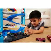 Mattel Hot Wheels 2 az 1-ben átalakítható versenytorony kisautóval