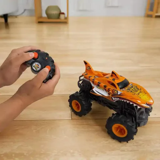 Mattel Hot Wheels Tiger Shark távirányítós RC Monster Trucks autó 20cm