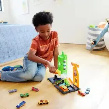 Mattel Hot Wheels Supercharge töltőállomás kisautóval