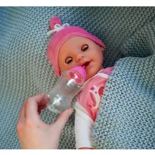 Simba Toys Laura - Beszélő interaktív lány baba cumisüveggel 38cm