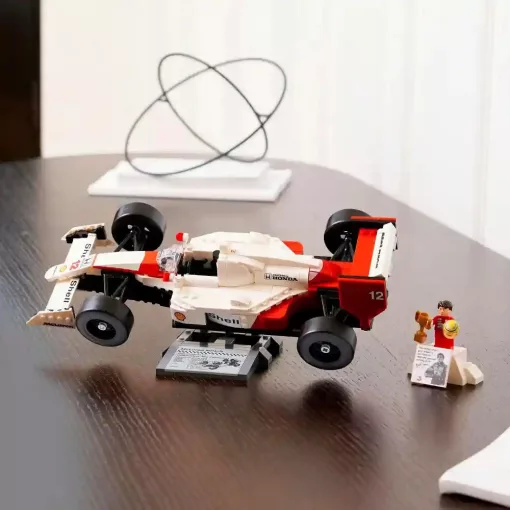 Lego Icons 10330 McLaren MP4/4 és Ayrton Senna Formula 1 versenyautó