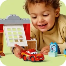 Lego Duplo Disney 10456 Verdák: Villám McQueen látogatása Doki garázsában