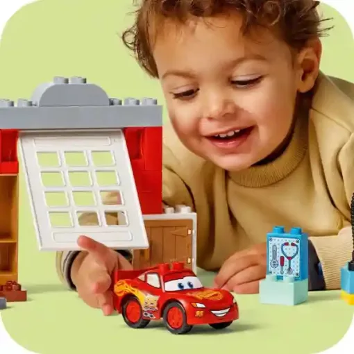 Lego Duplo Disney 10456 Verdák: Villám McQueen látogatása Doki garázsában
