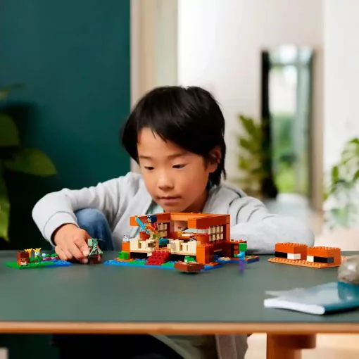 LEGO® Minecraft® 21256 A békaház