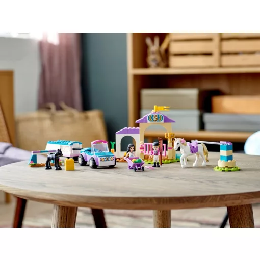 Lego Friends 41441 Lovasiskola és lószállító