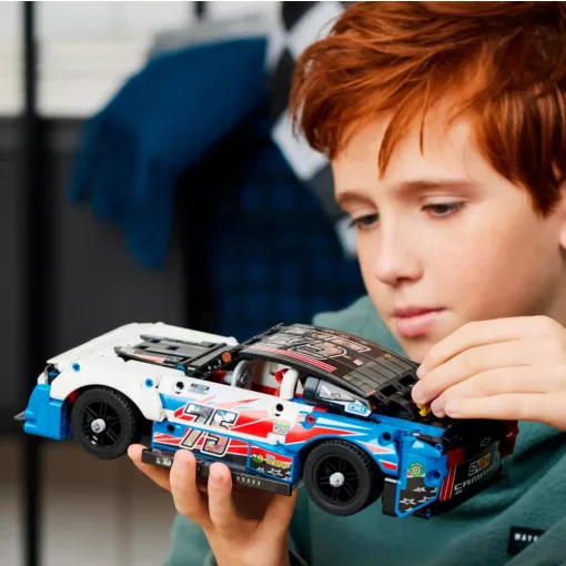 Lego Technic 42153 NASCAR® Next Gen Chevrolet Camaro ZL1 versenyautó