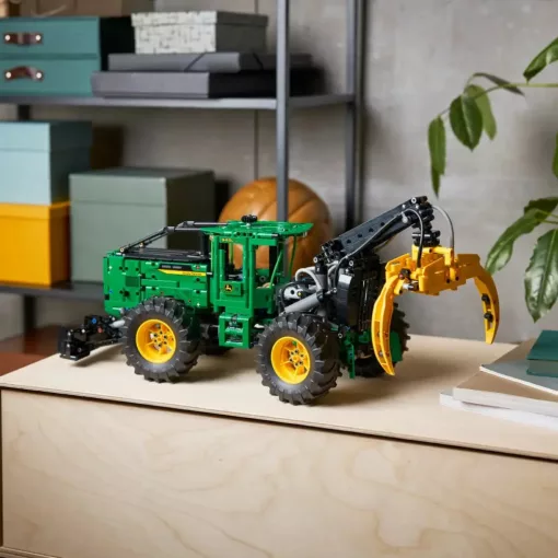 Lego Technic 42157 John Deere 948L-II Skidder erdészeti rönkvontató