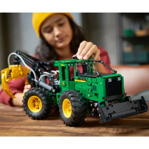 Lego Technic 42157 John Deere 948L-II Skidder erdészeti rönkvontató