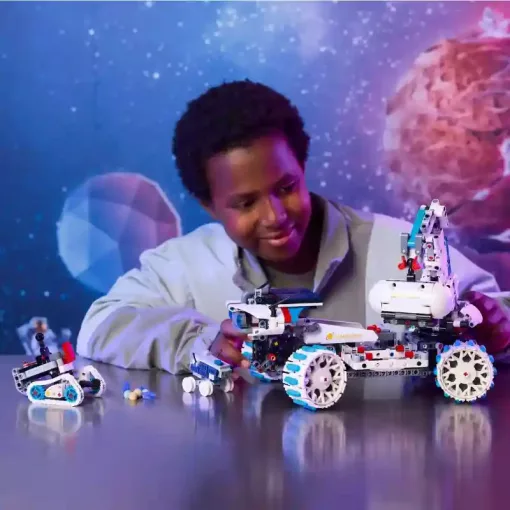 Lego Technic 42211 Lunar Outpost™ holdjáró űrjármű