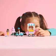 Lego Friends 42643 Vattacukorárus pult és robogó