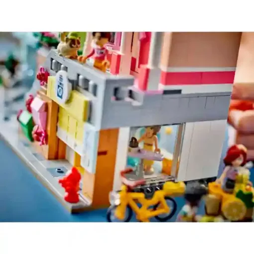 Lego Friends 42670 Heartlake City lakások és üzletek
