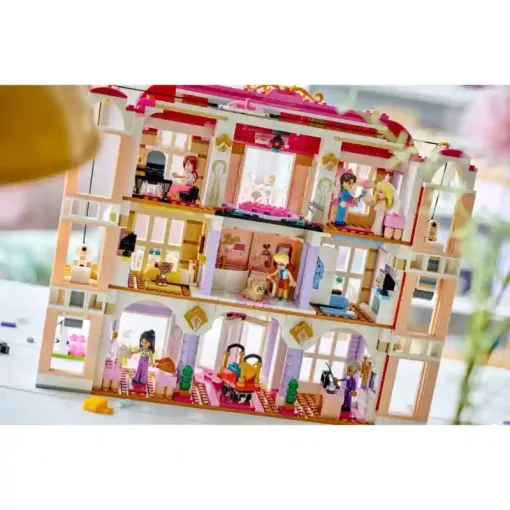 LEGO Friends 42704 Heartlake City Grand Hotel