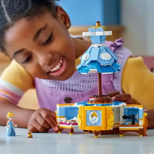 Lego Disney 43266 Hamupipőke ruhája