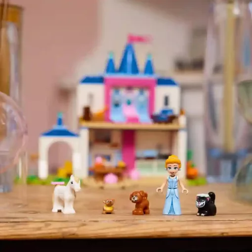 LEGO® Disney 43283 Hamupipőke kastélya és állatbarátai