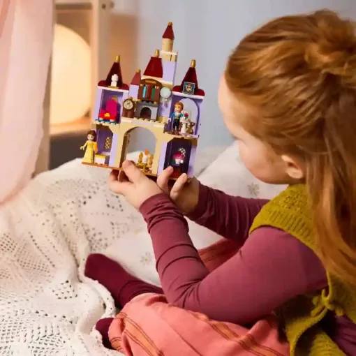 LEGO® Disney 43289 Belle és a Szörnyeteg varázslatos kastélya