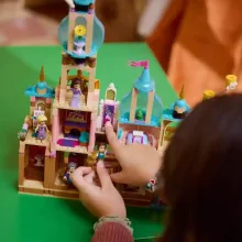 LEGO® Disney 43297 Aranyhaj kastélya