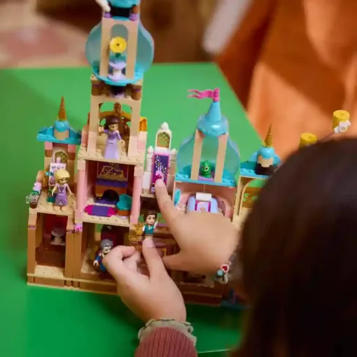 LEGO® Disney 43297 Aranyhaj kastélya