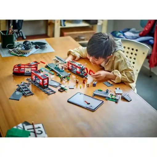 Lego City 60423 Belvárosi villamos és megálló