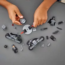 Lego DC Super Heroes 76179 Batman™ és Selina Kyle™ motorkerékpáros üldözése