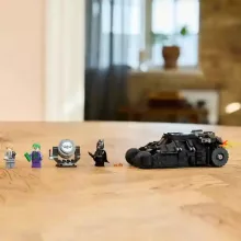 Lego DC Super Heroes 76303 Batman™ Tumbler vs. Kétarc™ és Joker™
