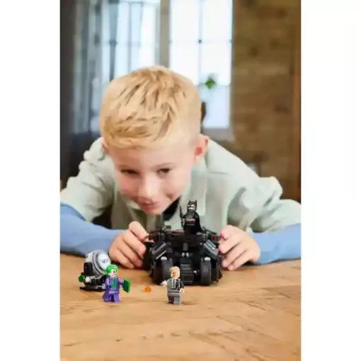 Lego DC Super Heroes 76303 Batman™ Tumbler vs. Kétarc™ és Joker™