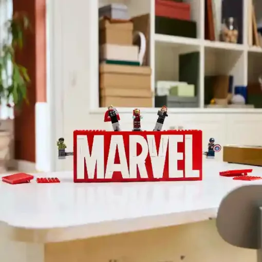 Lego Marvel 76313 MARVEL logó és minifigurák